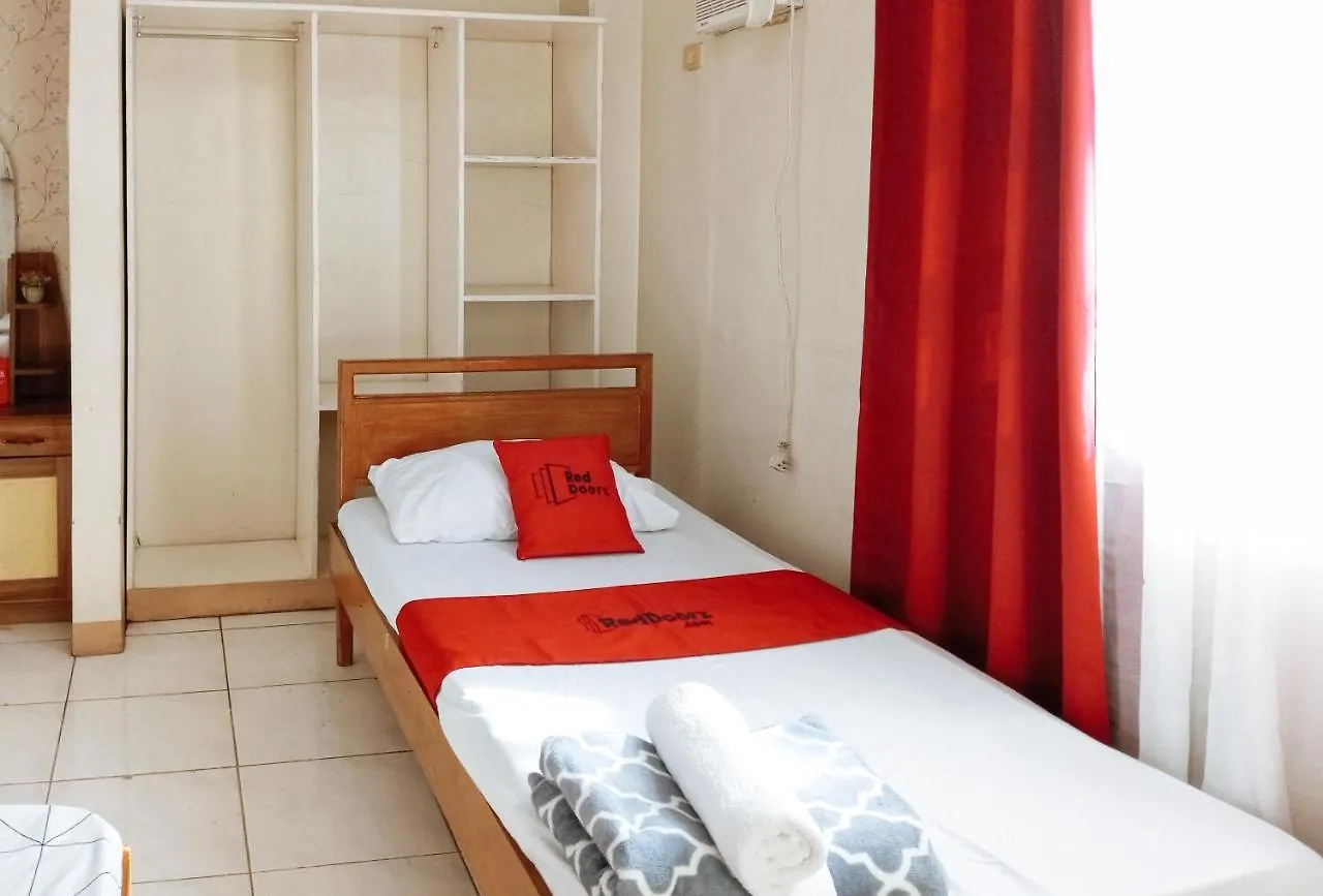Reddoorz Near Davao Airport Hotel