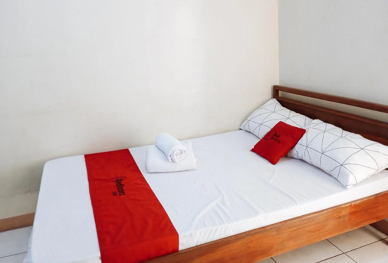 Reddoorz Near Davao Airport Hotel
